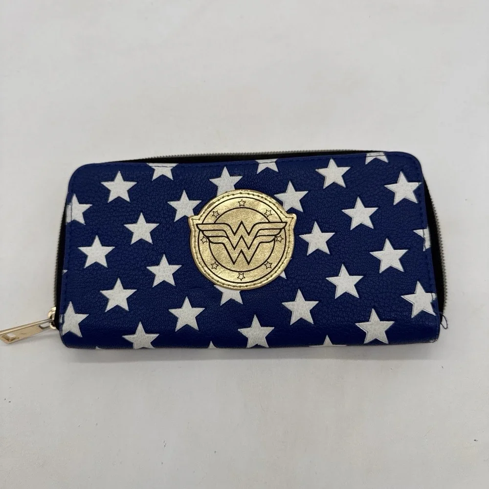 Wonder Woman Zip-Around Wallet Card Slots 7.5